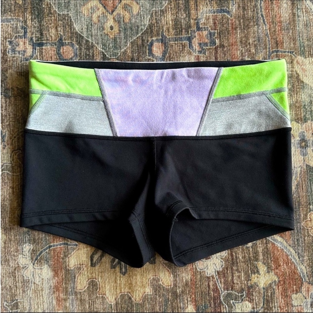 Lululemon Patchwork Color Block Shorts Size 4 Yog… - image 2